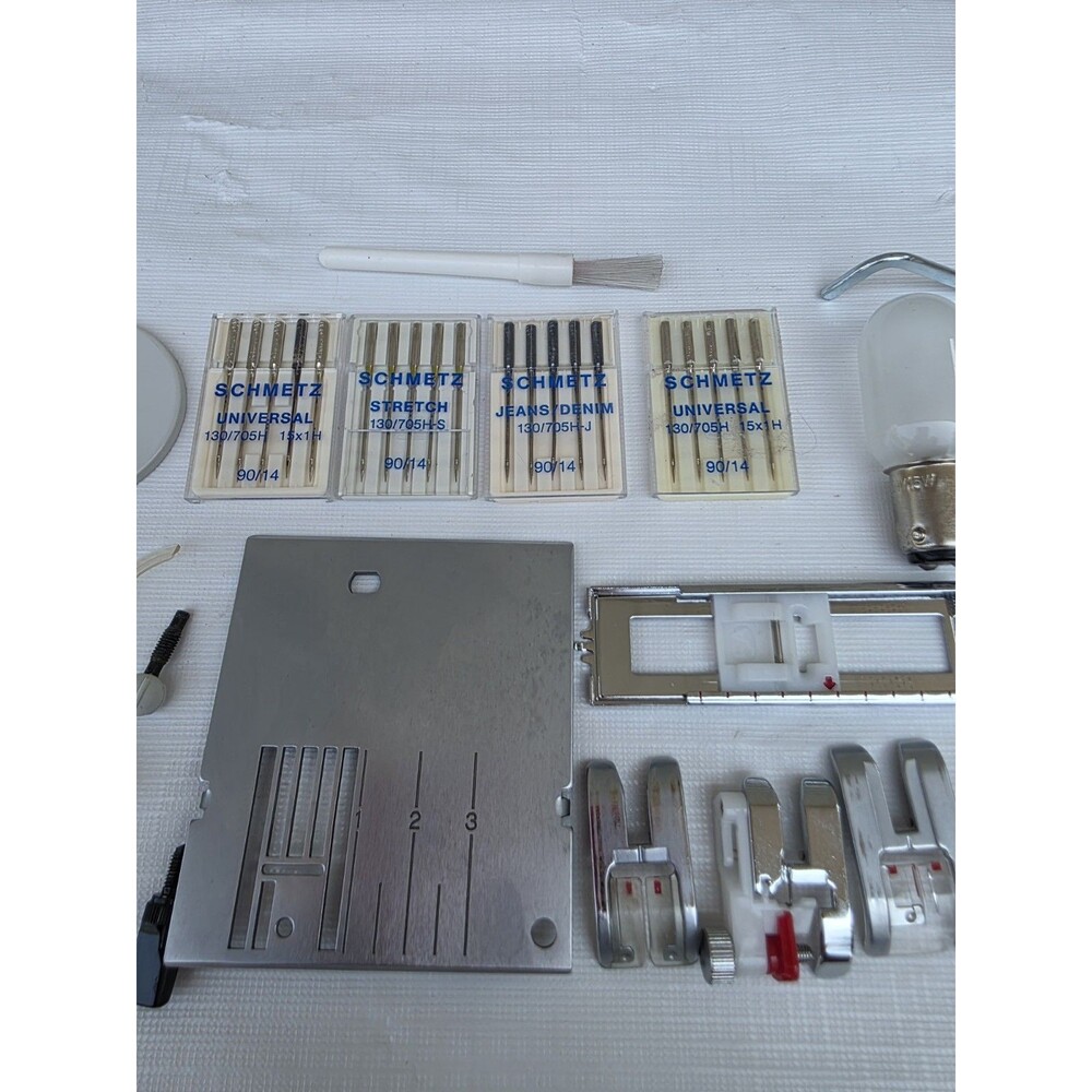 PFAFF Creative 1473 CD Parts Lot Presser Feet Bobbin Case Needle Plate - Picture 4 of 16